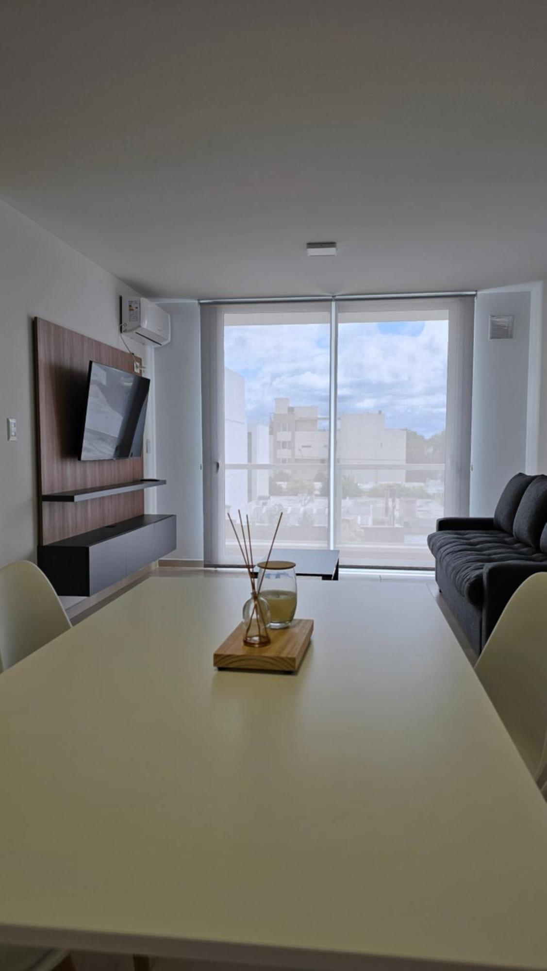 Ac 10 Apartment *